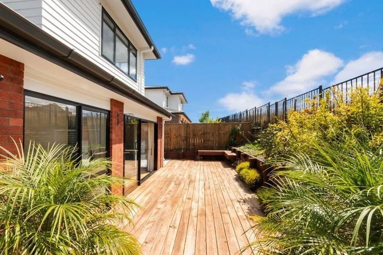 Photo of property in 42 Accolage Boulevard, Kumeu, 0810