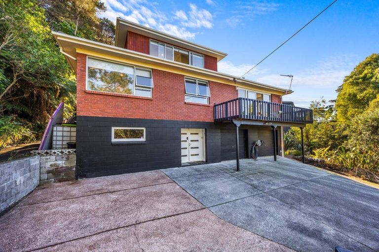 Photo of property in 34 Rauhuia Crescent, Parau, Auckland, 0604
