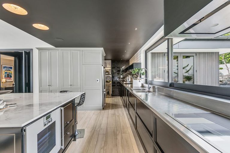 Photo of property in 12 Challenger Lane, Redcliffs, Christchurch, 8081