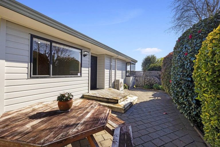 Photo of property in 7 Larsen Place, Merrilands, New Plymouth, 4312