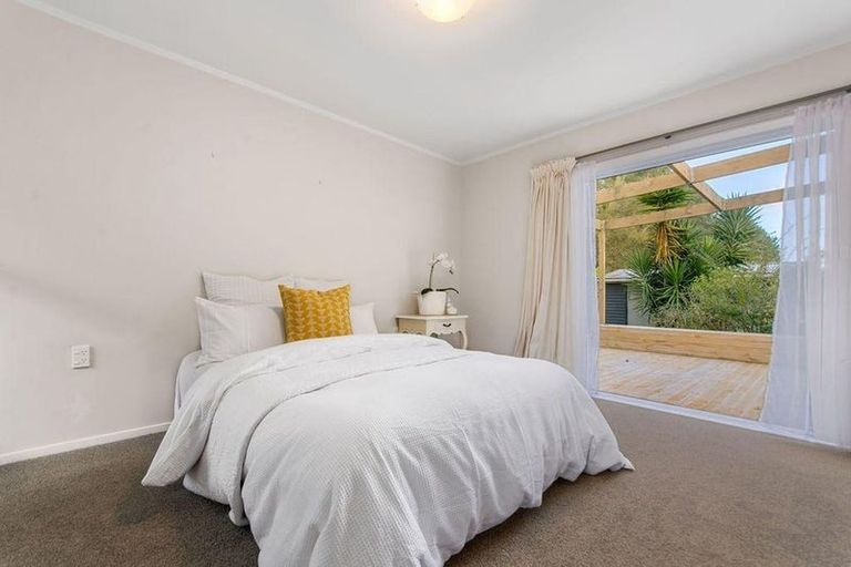 Photo of property in 72 Matua Road, Huapai, Kumeu, 0810