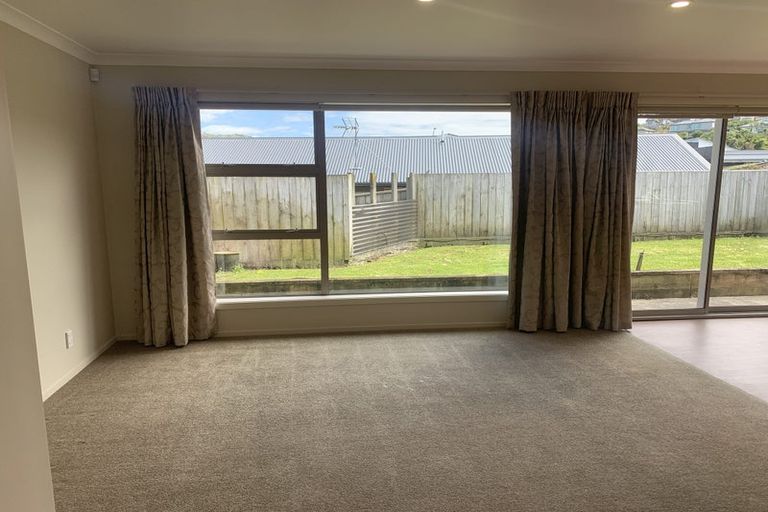 Photo of property in 99 Bing Lucas Drive, Tawa, Wellington, 5028