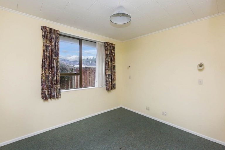 Photo of property in 1/21 Roband Crescent, Brown Owl, Upper Hutt, 5018
