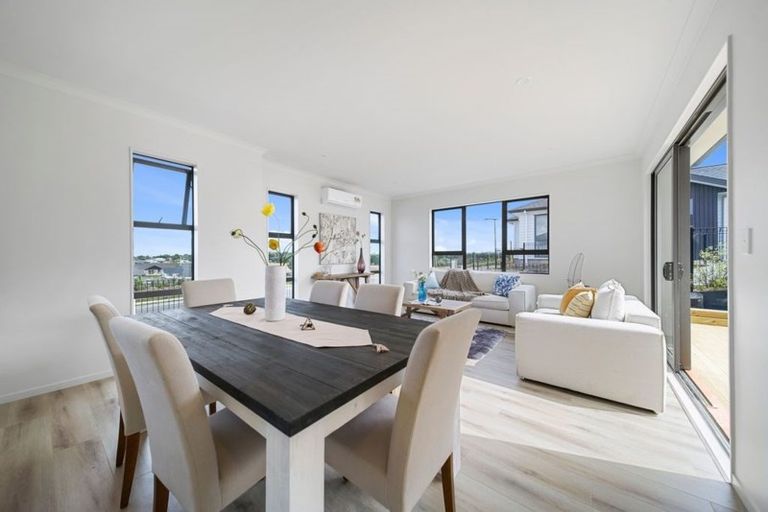 Photo of property in 2 Frazen Avenue, Papakura, 2110