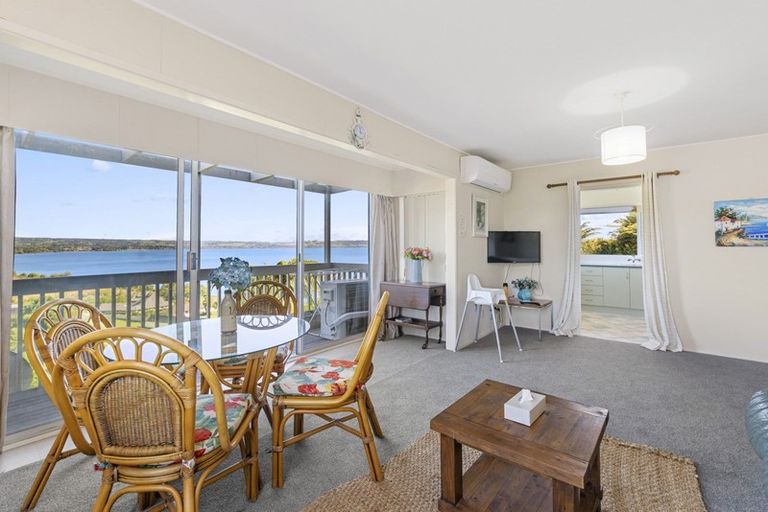 Photo of property in 10 Naera Place, Kawaha Point, Rotorua, 3010