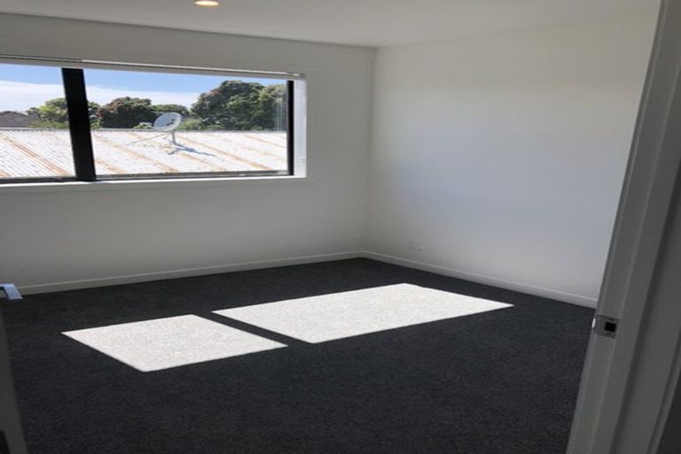 Photo of property in 16a Hamurana Place, Te Atatu Peninsula, Auckland, 0610