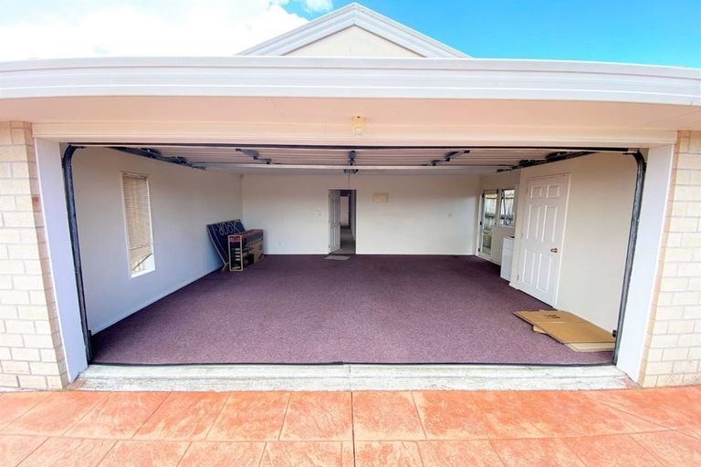 Photo of property in 22 Nuneaton Drive, Flat Bush, Auckland, 2019