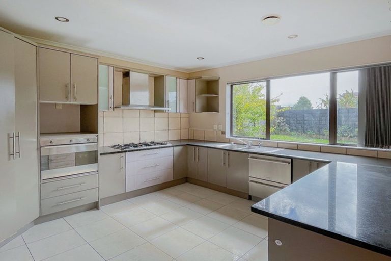 Photo of property in 28 Waimanu Bay Drive, Te Atatu Peninsula, Auckland, 0610