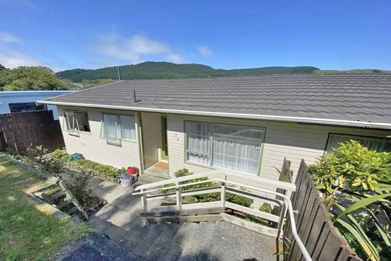 Photo of property in 15b Florio Terrace, Tawa, Wellington, 5028