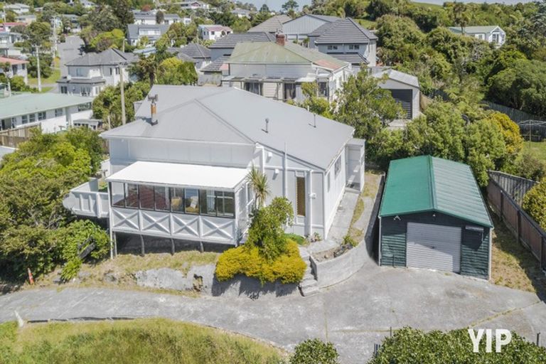 Photo of property in 10 Black Rock Road, Newlands, Wellington, 6037