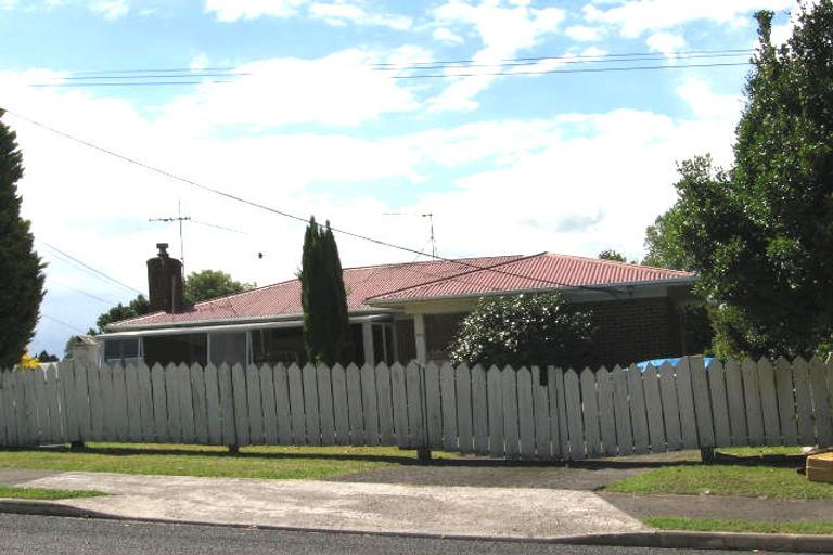 Photo of property in 16 Beverly Place, New Lynn, Auckland, 0600