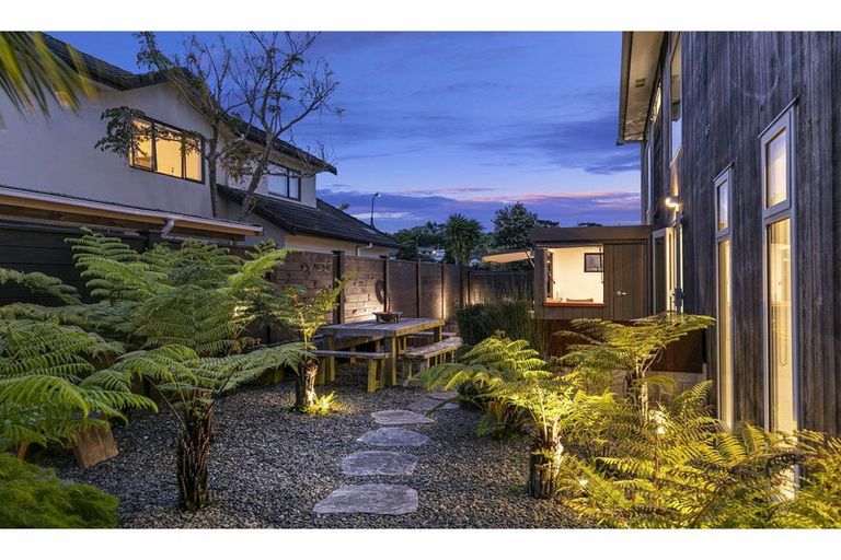 Photo of property in 11 Kelmore Place, Schnapper Rock, Auckland, 0632