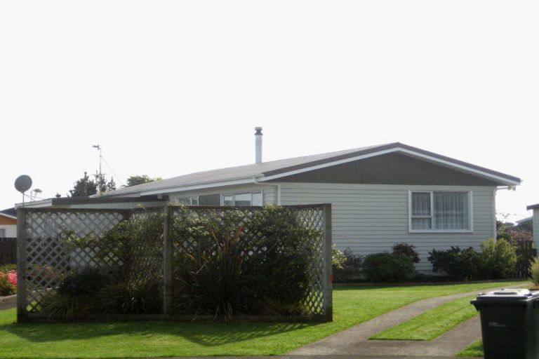 Photo of property in 5 Newbury Place, Waitara, 4320