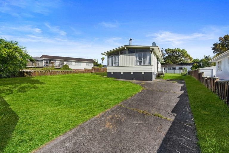 Photo of property in 115 Farquhar Road, Glendene, Auckland, 0602