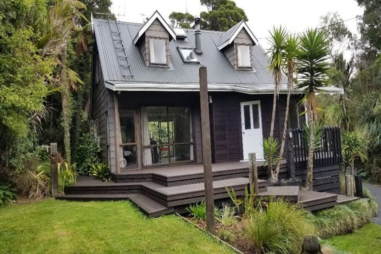 Photo of property in 48 Turanga Road, Henderson Valley, Auckland, 0612