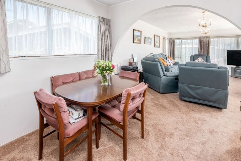 Photo of property in 10 Challen Close, Conifer Grove, Takanini, 2112