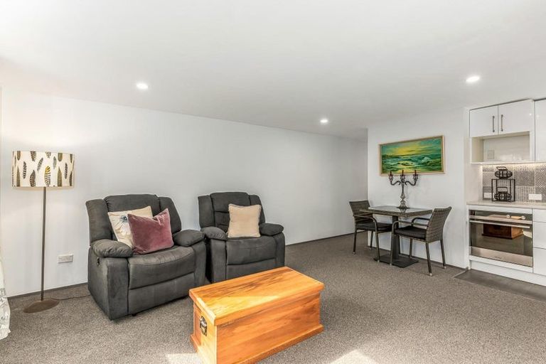 Photo of property in 21 Paekakariki Hill Road, Pauatahanui, Porirua, 5381