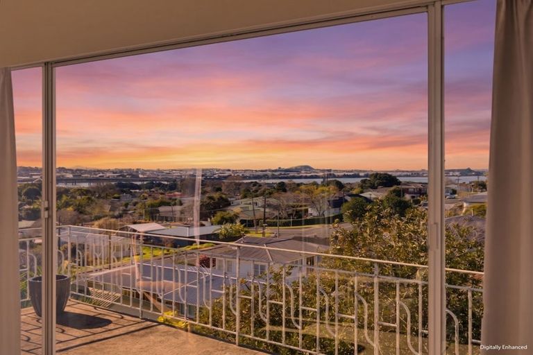 Photo of property in 5 Conifer Lane, Mangere Bridge, Auckland, 2022