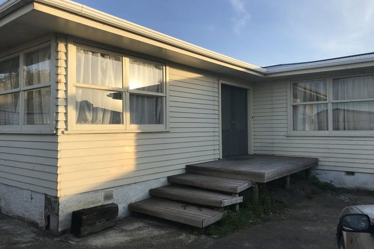 Photo of property in 2/133 Edgewater Drive, Pakuranga, Auckland, 2010