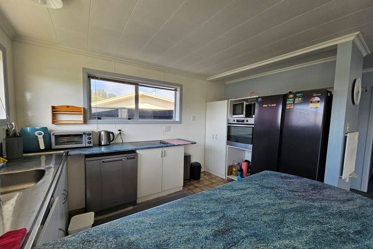 Photo of property in 15 Shaldon Crescent, Blagdon, New Plymouth, 4310