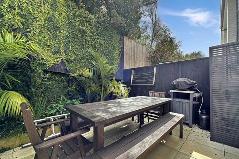 Photo of property in 7/24 Kelwyn Road, Kelston, Auckland, 0602