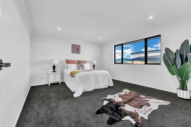 Photo of property in 8 Viv Green Place, Pokeno, 2402