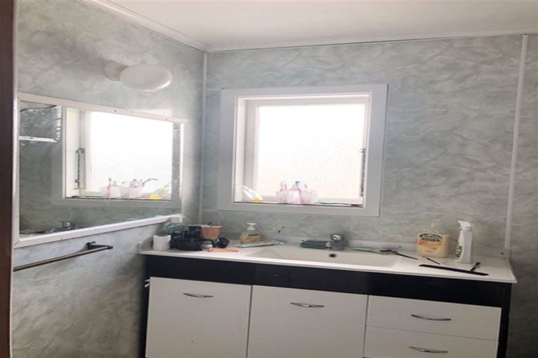 Photo of property in 75 Larnoch Road, Henderson, Auckland, 0610