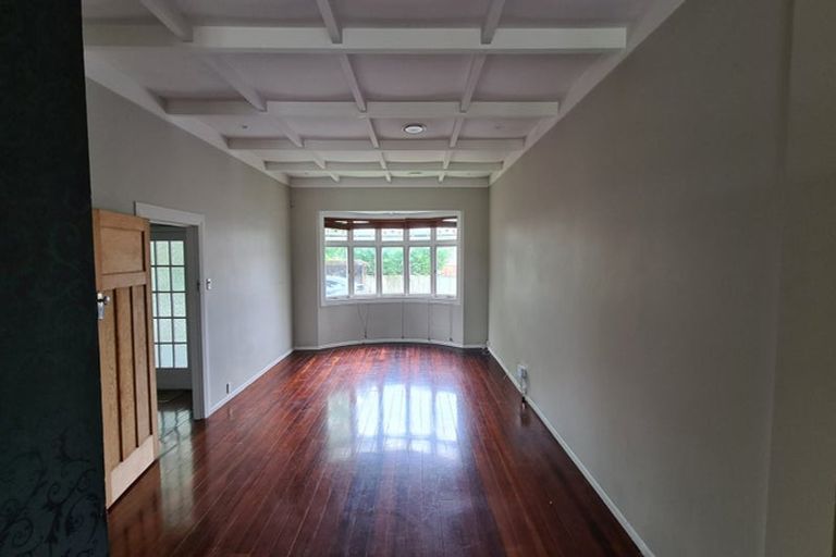 Photo of property in 17 Pakuranga Road, Pakuranga, Auckland, 2010