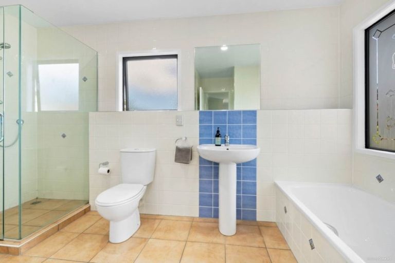Photo of property in 83 Marina View Drive, West Harbour, Auckland, 0618