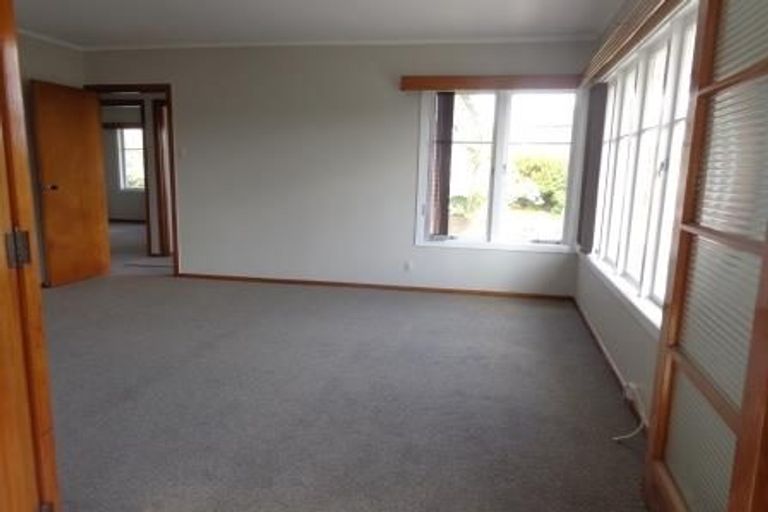 Photo of property in 11 Essex Street, Te Atatu South, Auckland, 0610