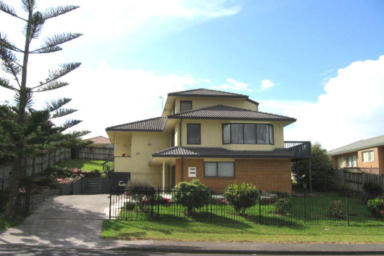 Photo of property in 69 Harmel Road, Glendene, Auckland, 0602