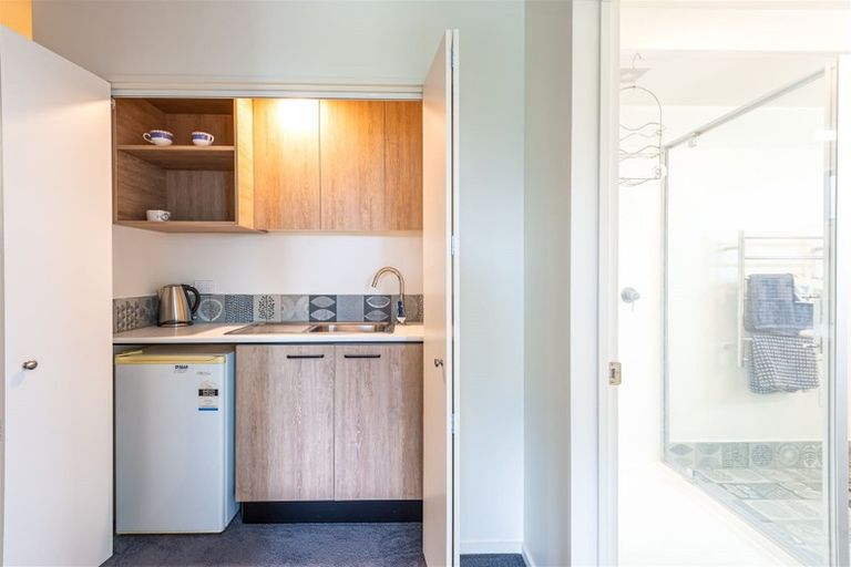 Photo of property in 10 Maffeys Road, Mount Pleasant, Christchurch, 8081