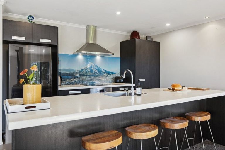 Photo of property in 21b Heta Road, Highlands Park, New Plymouth, 4312