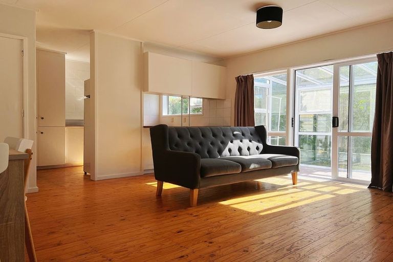 Photo of property in 3a Oakleigh Street, Maungaraki, Lower Hutt, 5010