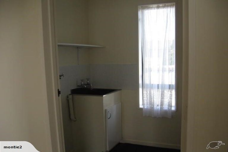 Photo of property in 2/33 Mortlake Street, Islington, Christchurch, 8042
