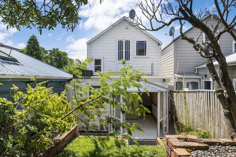 Photo of property in 74 Ellice Street, Mount Victoria, Wellington, 6011