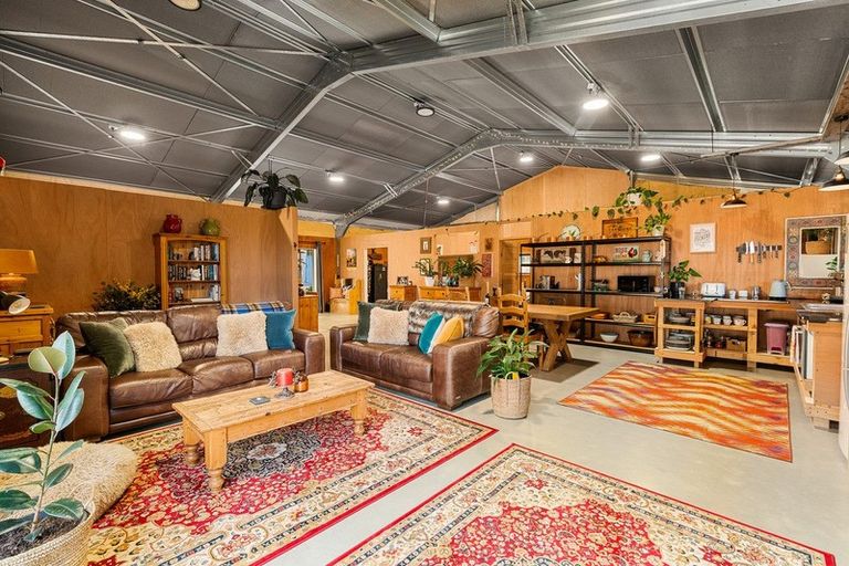 Photo of property in 411a Maori Point Road, Tarras, Cromwell, 9383
