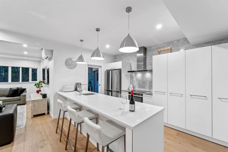 Photo of property in 19 Garmons Way, Castor Bay, Auckland, 0620