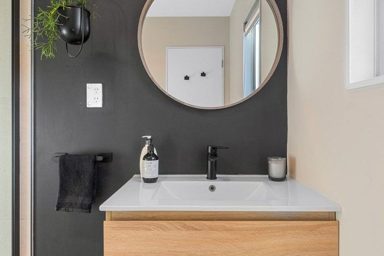 Photo of property in 20 Admirals Court Drive, Greenhithe, Auckland, 0632