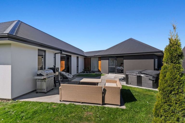 Photo of property in 15 Evelyn Crescent, Marshland, Christchurch, 8083