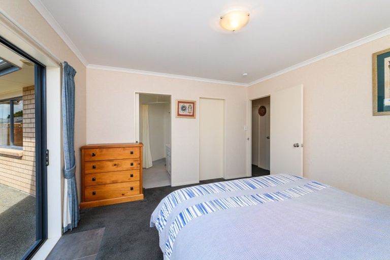 Photo of property in 5 Daniel Place, Kelvin Grove, Palmerston North, 4414