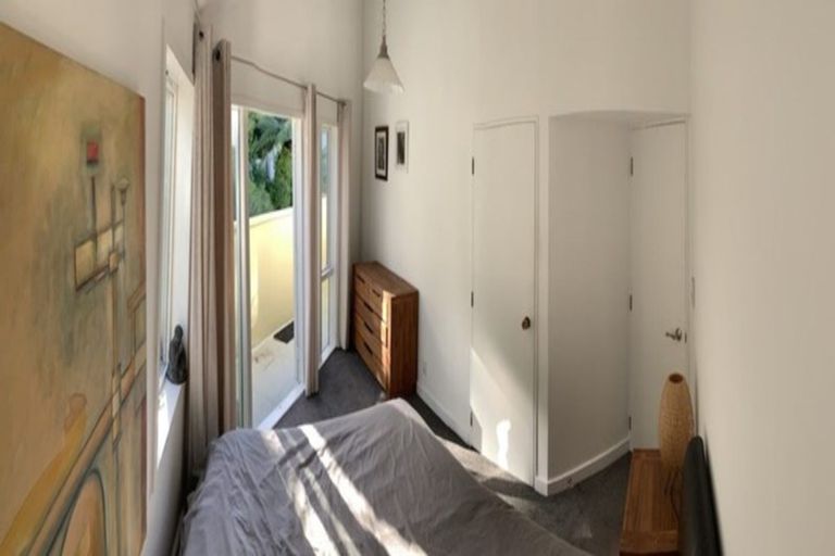 Photo of property in 51 Harbour View Road, Northland, Wellington, 6012