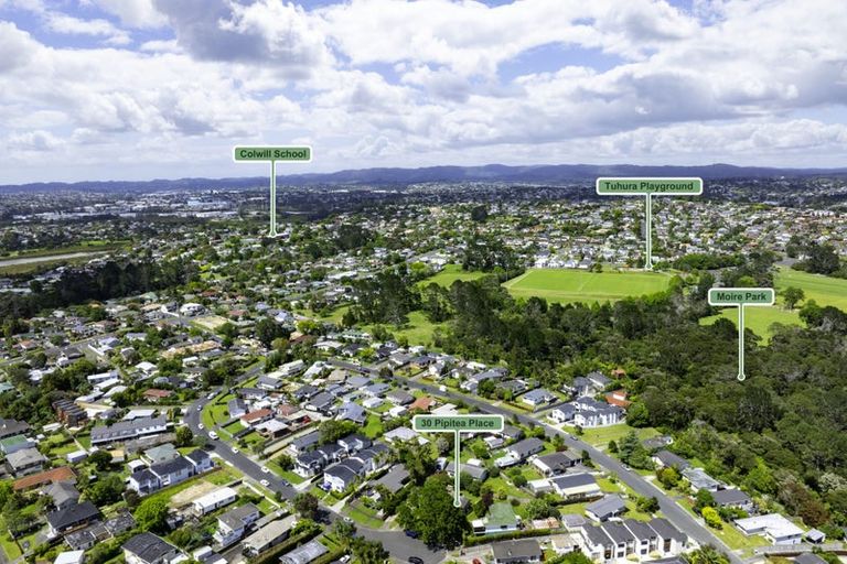 Photo of property in 30 Pipitea Place, Massey, Auckland, 0614