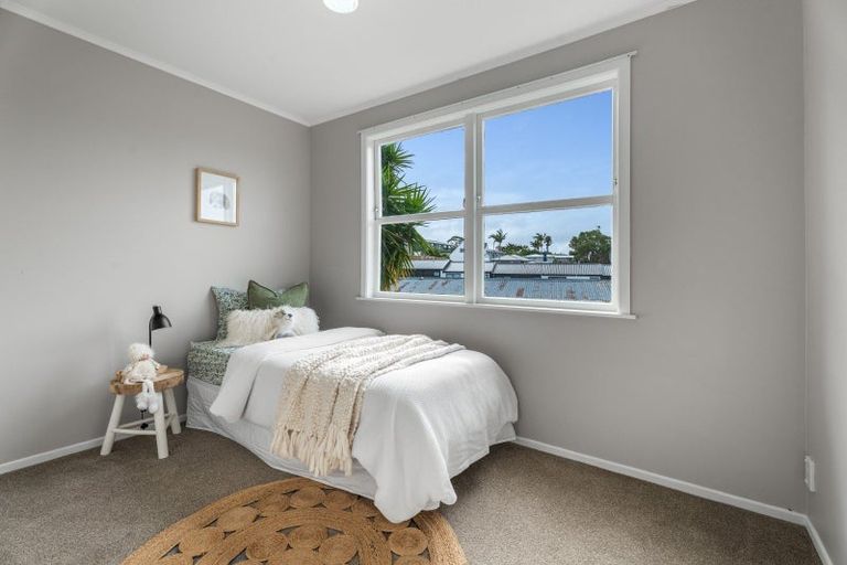 Photo of property in 42 Lauderdale Road, Birkdale, Auckland, 0626