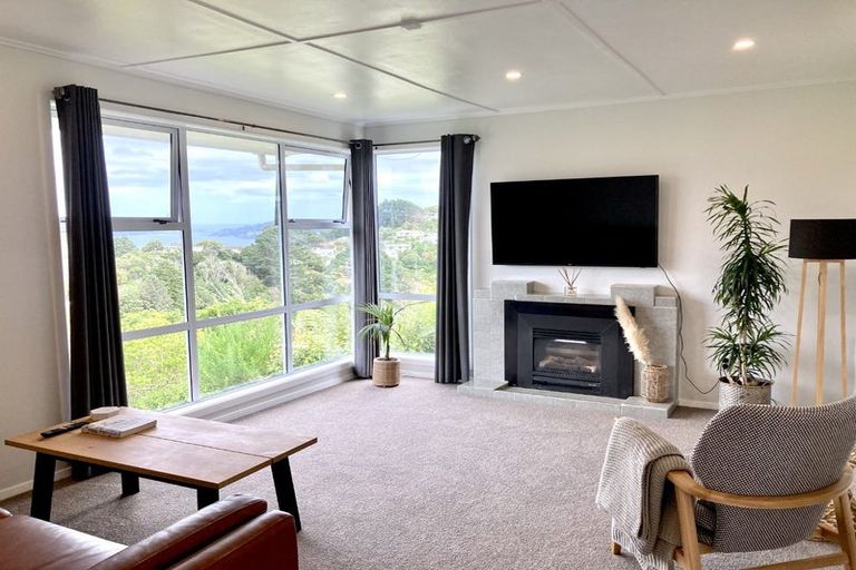 Photo of property in 110 Ruskin Road, Newlands, Wellington, 6037