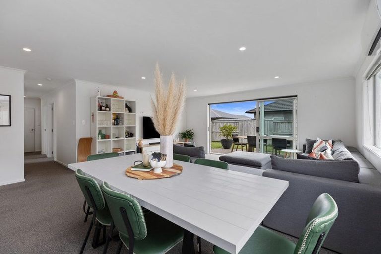 Photo of property in 19 Naeo Close, Papamoa Beach, Papamoa, 3118