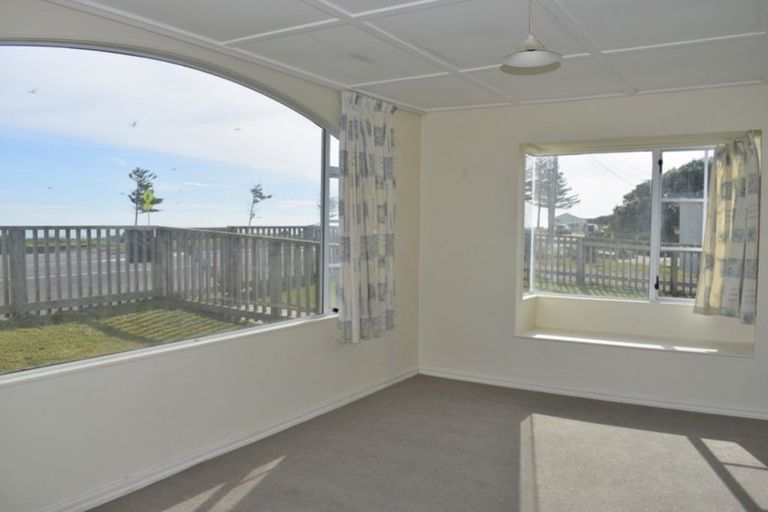 Photo of property in 68 Marine Parade, Otaki Beach, Otaki, 5512