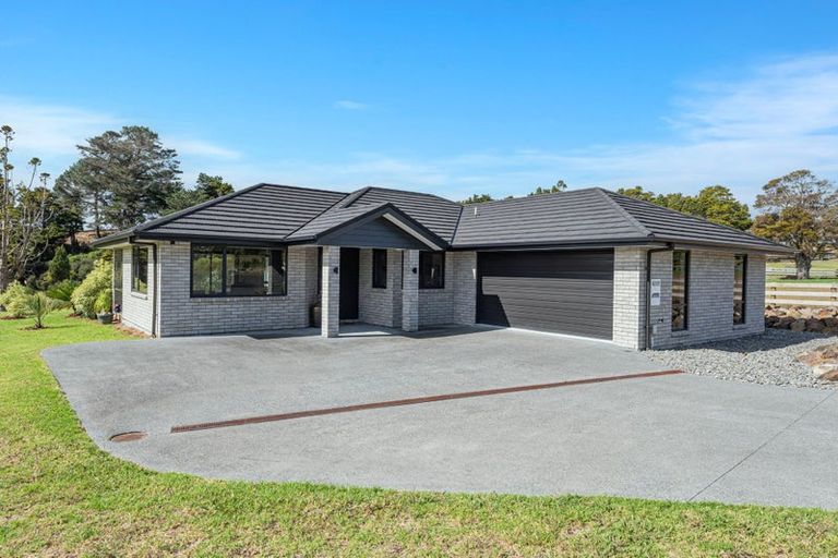 Photo of property in 11 Cherrywood Rise, Paparoa, 0571