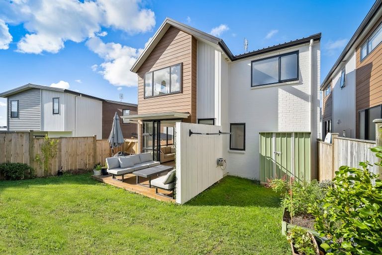 Photo of property in 16 Seafarer Crescent, Stanmore Bay, Whangaparaoa, 0932