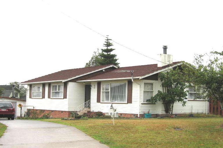 Photo of property in 35 Farquhar Road, Glendene, Auckland, 0602